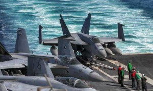 美军轰炸机压境伊朗，中东没航母照打：伊朗紧急查获大批美制武器