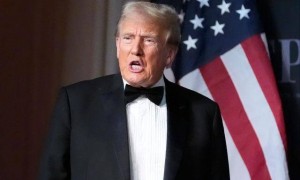 美国派B-2轰炸机扔下钻地弹，打击伊朗“地下核设施”！特朗普想让战争尽快收场