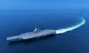 舷号闪亮，摆满舰载机！福建舰的“大日子”，或许真的要来了？