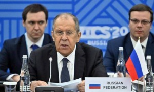 沉寂1天后，高市早苗终于签字，日本怒砸9万亿，要和中方硬碰硬？