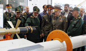 特朗普官宣抓住马杜罗，48小时不到，5架俄军大运飞往伊朗