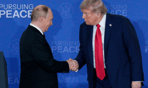 特朗普直言：中俄惧怕美国，话音刚落，美盟友呼吁中俄伊联手抗美