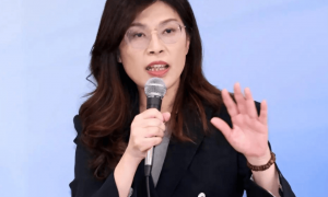 解放军围台第1天，台军喊出备战，郑丽文痛批赖清德：把路走绝了！