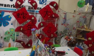 江西幼儿园8人坠塘，园长丈夫在配合警方调查中；坠塘车辆是私家车，园内有两辆19座校车