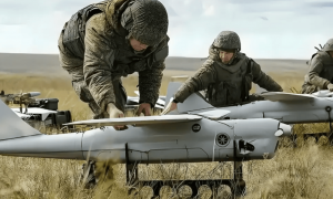 空中“劝降书”！乌军无人机喊话红军村：俄军成队出来投降