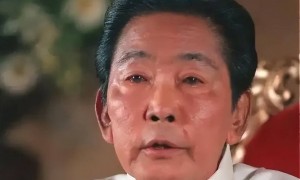 12万人抗议，马科斯支持率暴跌！关键时刻，中美军舰在黄岩岛对峙