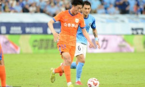 中超-李小恒卡扎伊什维利王彤建功 泰山3-1胜10人深圳
