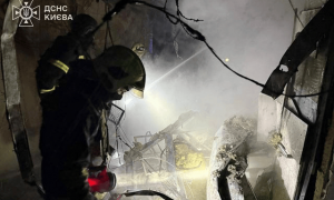 基辅上空再现战火，俄罗斯轰炸计划却急刹车！俄军斩首行动为何戛然而止？