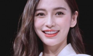 baby37岁生日太落寞，仅一位圈内密友到场，众多网红抢尽风头