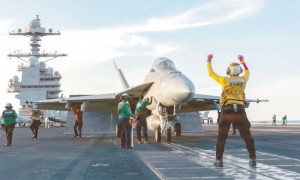 稳定性差,或被改回蒸汽弹射,“福特”级航母电磁弹射器困住美军