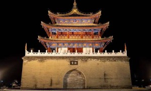 西安“户县钟楼”楼梯被撞,系省级文物保护单位,肇事车辆已被查扣,司机恐承担赔偿责任